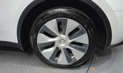 Tesla Model Y 2023, 48067 км, за 23778.51 USD - фото 21