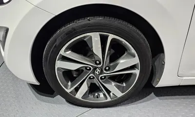 Hyundai Avante 2014, 185291 км, за 3642.38 USD