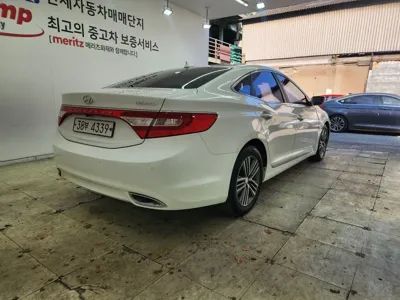 Hyundai Grandeur 2013, 227900 км, за 2246.45 USD