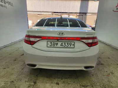 Hyundai Grandeur 2013, 227900 км, за 2246.45 USD