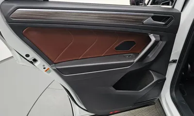 Volkswagen Tiguan 2023, 43933 км, за 17889.69 USD - фото 26