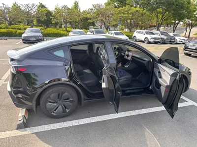 Tesla Model Y 2025, 11200 км, за 26873.81 USD