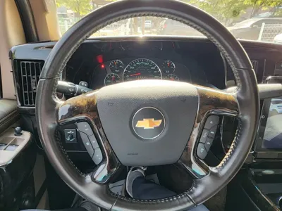 Chevrolet Express Van 2018, 55386 км, за 22443.42 USD - фото 9
