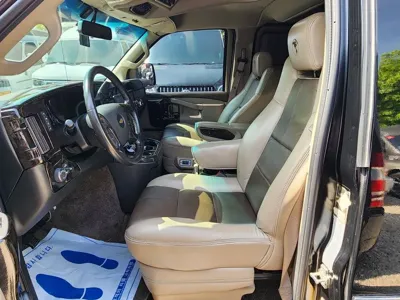 Chevrolet Express Van 2018, 55386 км, за 22443.42 USD - фото 10
