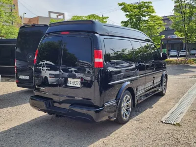 Chevrolet Express Van 2018, 55386 км, за 22443.42 USD - фото 12