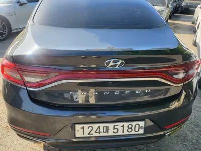 Hyundai Grandeur 2018, 186746 км, за 6907.73 USD