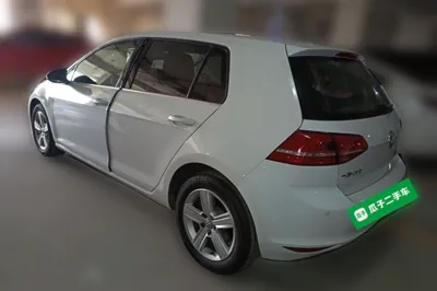 Volkswagen Golf 2016, 26800 км, за 7511 USD