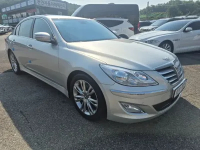 Hyundai Genesis 2012, 190372 км, за 2776.31 USD
