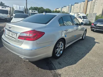 Hyundai Genesis 2012, 190372 км, за 2776.31 USD