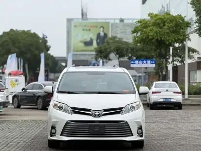 Toyota Sienna 2019, 126000 км, за 22630.52 USD