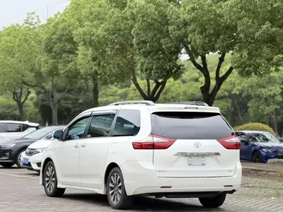 Toyota Sienna 2019, 126000 км, за 22630.52 USD