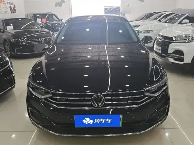 Volkswagen 迈腾 PHEV 2024, 61200 км, за 15594.68 USD