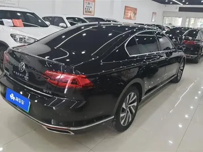Volkswagen 迈腾 PHEV 2024, 61200 км, за 15594.68 USD