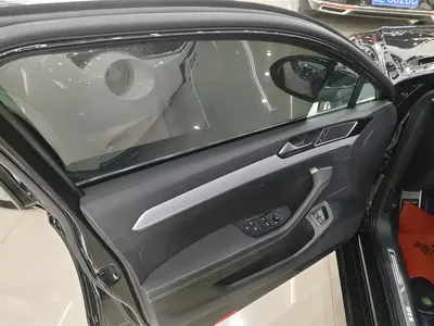Volkswagen 迈腾 PHEV 2024, 61200 км, за 15594.68 USD - фото 7