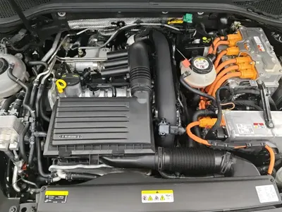 Volkswagen 迈腾 PHEV 2024, 61200 км, за 15594.68 USD - фото 10