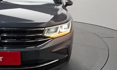 Volkswagen Tiguan 2021, 76847 км, за 16256.84 USD - фото 22