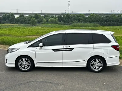 Honda Elysion 2017, 118000 км, за 11594.83 USD