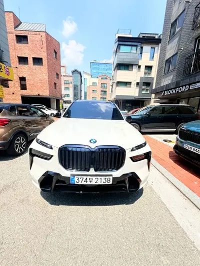 BMW X7 2025, 5460 км, за 99776.82 USD
