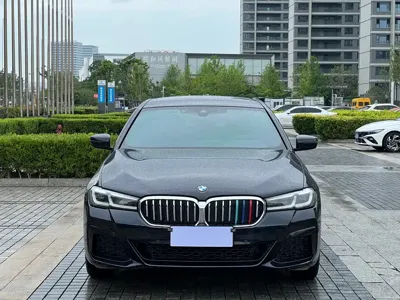 BMW 5 Series 2022, 60000 км, за 30870.5 USD