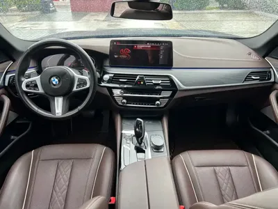 BMW 5 Series 2022, 60000 км, за 30870.5 USD