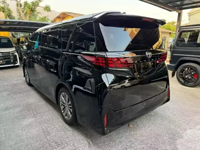 Toyota Alphard 2023, 7000 км, за 84989.52 USD