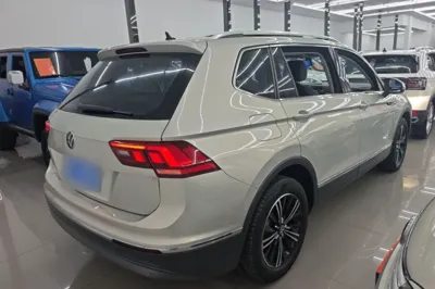 Volkswagen Tiguan L 2021, 58600 км, за 15265 USD - фото 6