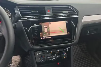 Volkswagen Tiguan L 2021, 58600 км, за 15265 USD - фото 15