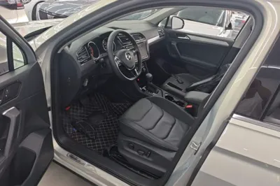 Volkswagen Tiguan L 2021, 58600 км, за 15265 USD - фото 17