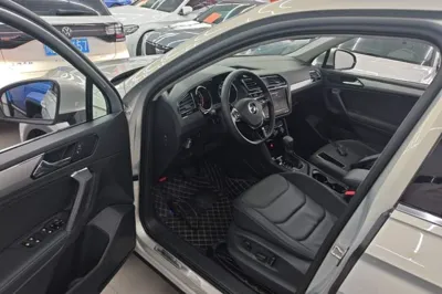 Volkswagen Tiguan L 2021, 58600 км, за 15265 USD - фото 18