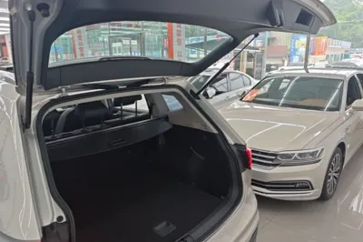 Volkswagen Tiguan L 2021, 58600 км, за 15265 USD - фото 22