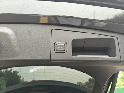 Cadillac XT4 2025, 4000 км, за 18510.53 USD - фото 12