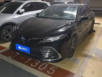 Toyota Camry · 2022 год