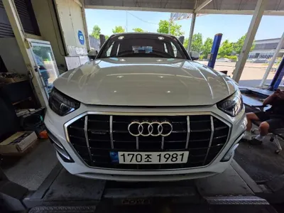 Audi Q5 2022, 39772 км, за 22318.5 USD