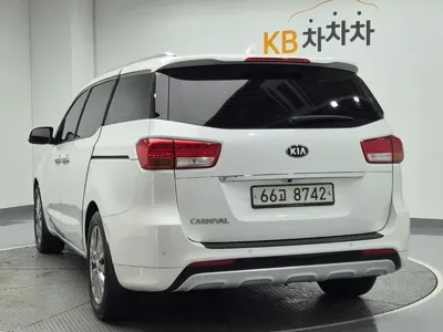 Kia Canival 2017, 117626 км, за 6236.05 USD