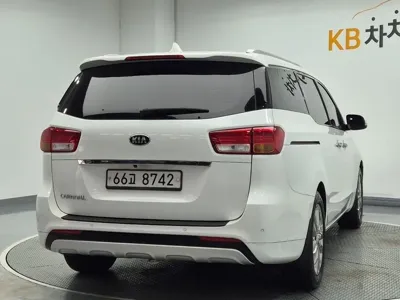 Kia Canival 2017, 117626 км, за 6236.05 USD