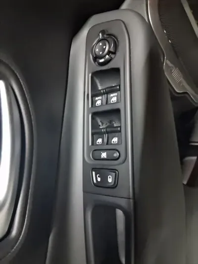Jeep Renegade 2022, 41849 км, за 13056.32 USD - фото 14