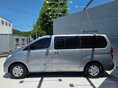 Hyundai Starex 2017, 85612 км, за 8008.4 USD