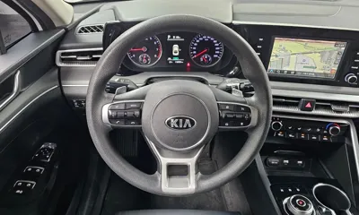 Kia K5 2021, 110721 км, за 9780.61 USD - фото 13