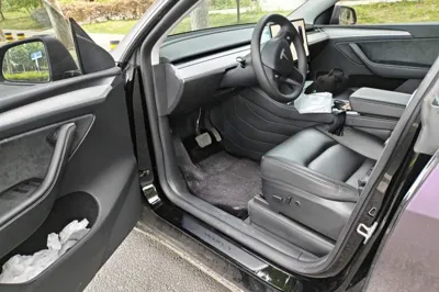 Tesla Model Y 2023, 32400 км, за 28602 USD - фото 13