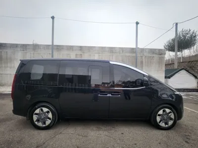 Hyundai Staria 2022, 76000 км, за 18566.79 USD