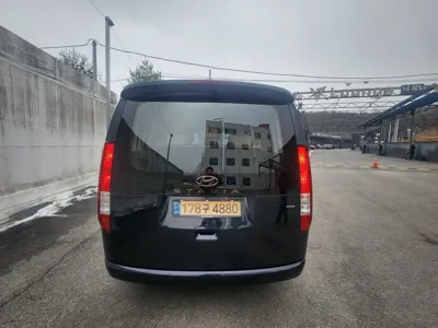 Hyundai Staria 2022, 76000 км, за 18566.79 USD