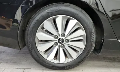 Hyundai Grandeur 2017, 141545 км, за 6144.7 USD