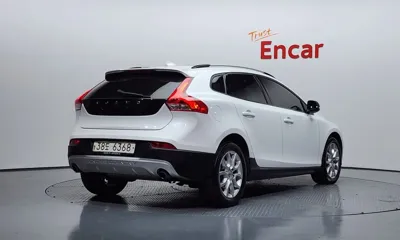 Volvo V40 2018, 221349 км, за 4618.43 USD