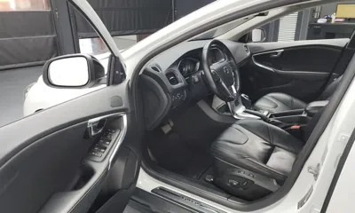 Volvo V40 2018, 221349 км, за 4618.43 USD - фото 10