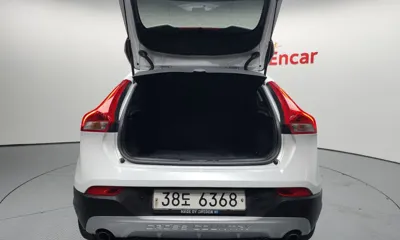 Volvo V40 2018, 221349 км, за 4618.43 USD - фото 20