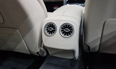 Mercedes-Benz E-Class 2023, 23871 км, за 44139.62 USD - фото 37