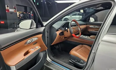 Genesis GV70 2023, 63570 км, за 25052.9 USD - фото 11