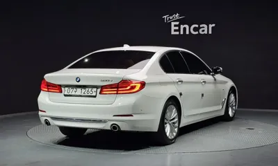BMW 5-Series 2018, 83688 км, за 14178.81 USD