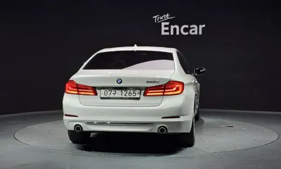 BMW 5-Series 2018, 83688 км, за 14178.81 USD