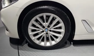 BMW 5-Series 2018, 83688 км, за 14178.81 USD